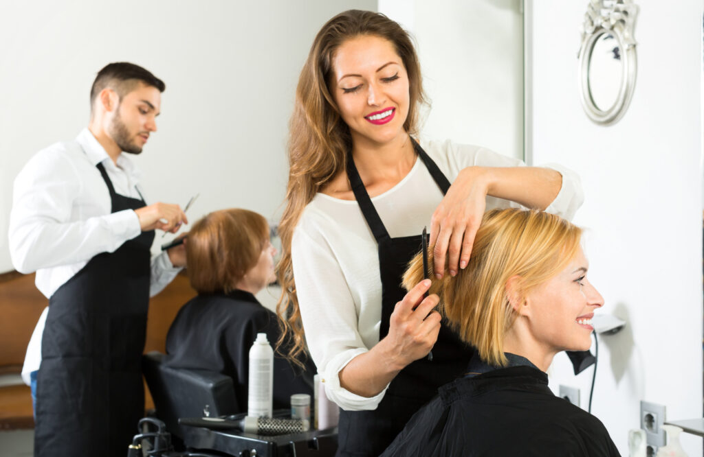 Cosmetologists Make $42k To $60k Due To The High Volume Of Tourists In Orlando
